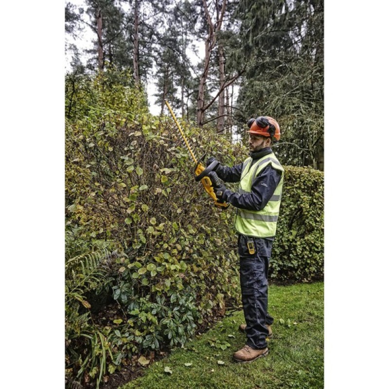 Кущоріз DeWALT 18 В, 5Ah, довжина ножа 55 см, діаметр гілок 25 мм (DCMHT563P1)