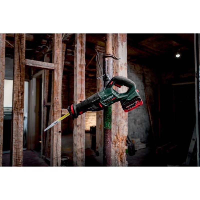 Шабельна пила Metabo SSEP 18 LT BL 18V, хід 32мм, 0-3000об/хв, 3кг (без АКБ та ЗП) (601617850)