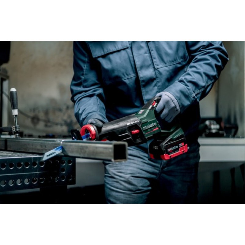 Шабельна пила Metabo SSEP 18 LT BL 18V, хід 32мм, 0-3000об/хв, 3кг (без АКБ та ЗП) (601617850)