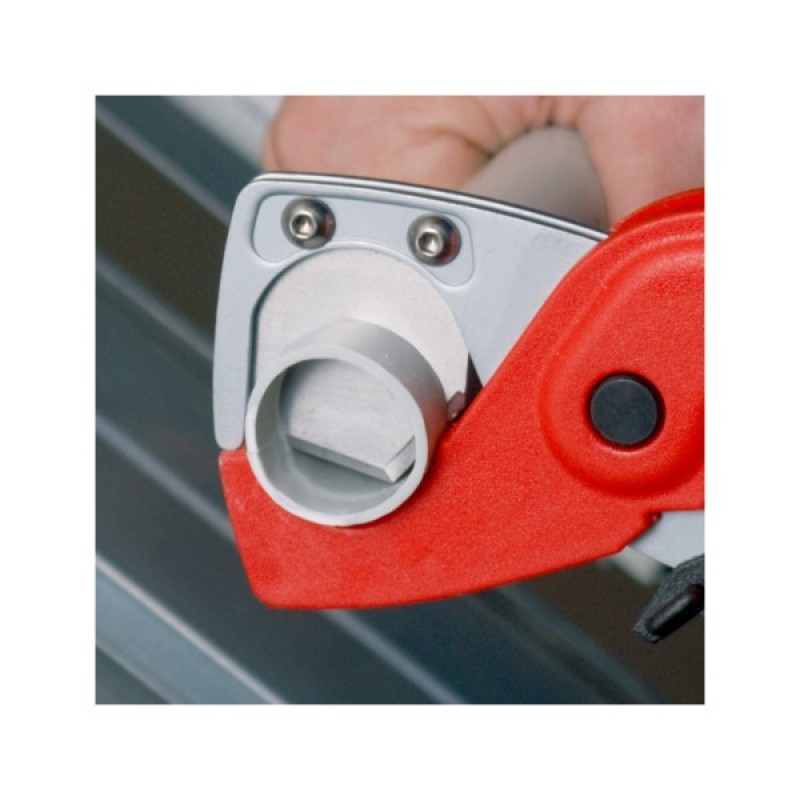 Труборіз KNIPEX для пластикових труб до 25мм (90 20 185)